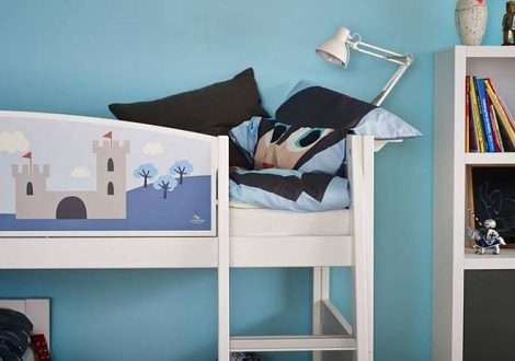 Lifetime halfhoogslaper KNIGHT lamp aan bed boekenkast,dealer theo bot zwaag,wit gelakt, tent, schuine trap,knijplamp